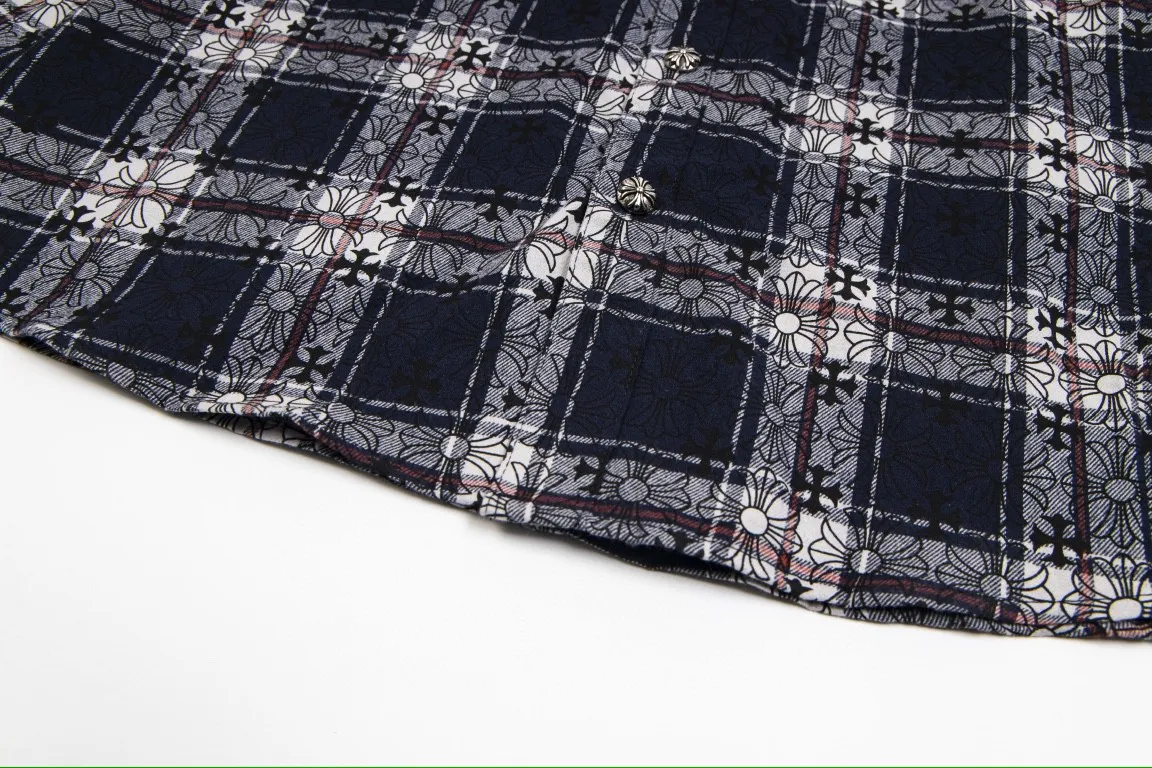 🅿️260 Chrome Hearts classic cashew flower cross all-over printed jacquard long-sleeved top couple casual shirt 1️⃣Customized original jacquard fabric, high-quality pure cotton jacquard plaid fabric, soft and comfortable to the touch, a very high-quality fabric! 2️⃣The details of the workmanship are perfectly controlled. The lining is made of vest hemming, and the cuffs are made of double cross leather labels. It is different from the ordinary version. The collar is also designed with interlining, which shows high-end fashion and personality. The style is fashionable, simple and elegant, and it is a very versatile jacket! 4⃣️Complete accessories, all customized with original versions! Same style for men and women Color: Cashew Purple Sizes: S, M, L, XL